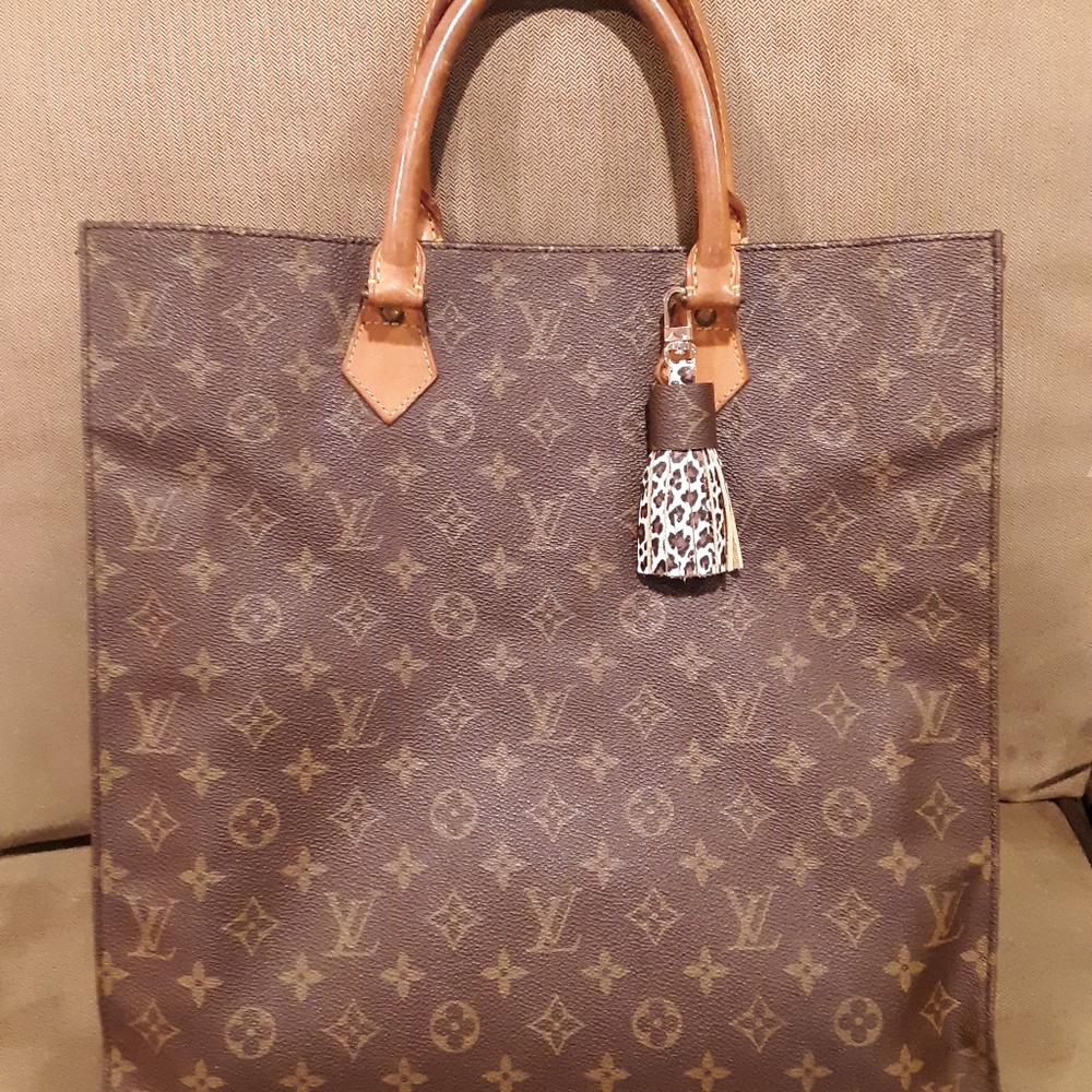 Gorgeous Louis VUITTON Vintage piece. One Day Sale